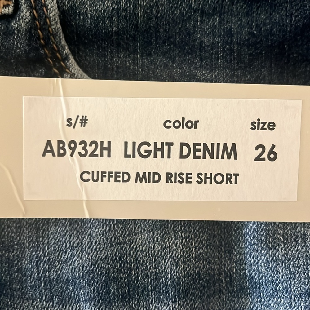NWT Just USA Light Denim Cuffed Mid-Rise Shorts | Size 26 - Picture 5 of 5